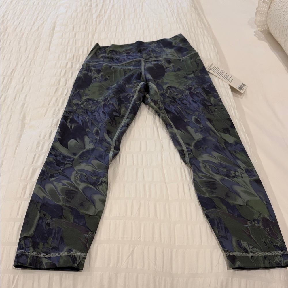 lululemon Green and Blue Leggings brand new with tag!!!Nouveau Marble
Align!